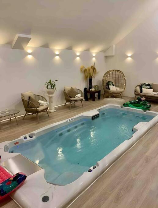 Island Seaview Villa With Swim Spa & Sauna ロスシー エクステリア 写真